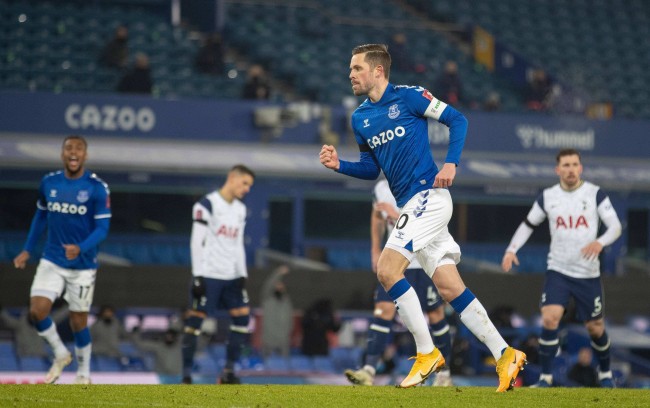 曼采取了 曼采取了